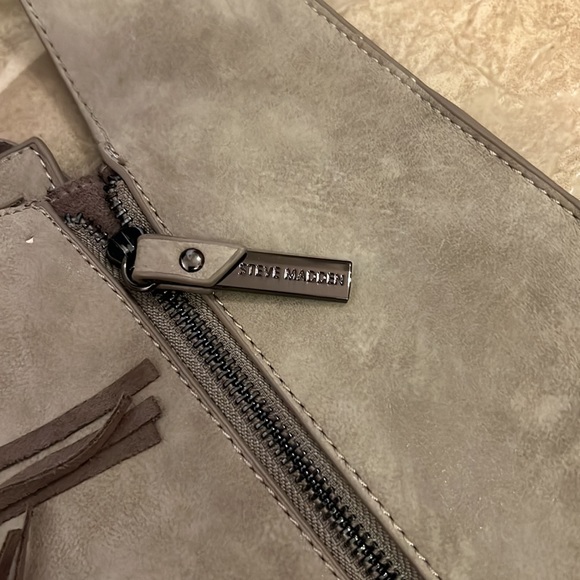 Super cute grey Steve Madden fringe purse - Picture 11 of 11